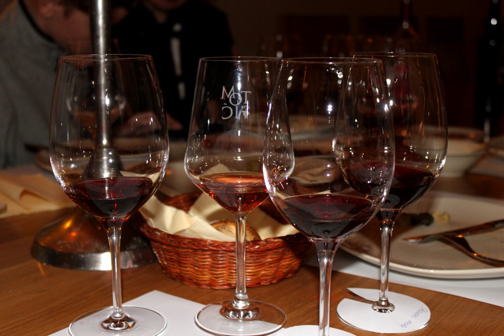 Hvar_jelsa_tomic_winery_wine_tasting